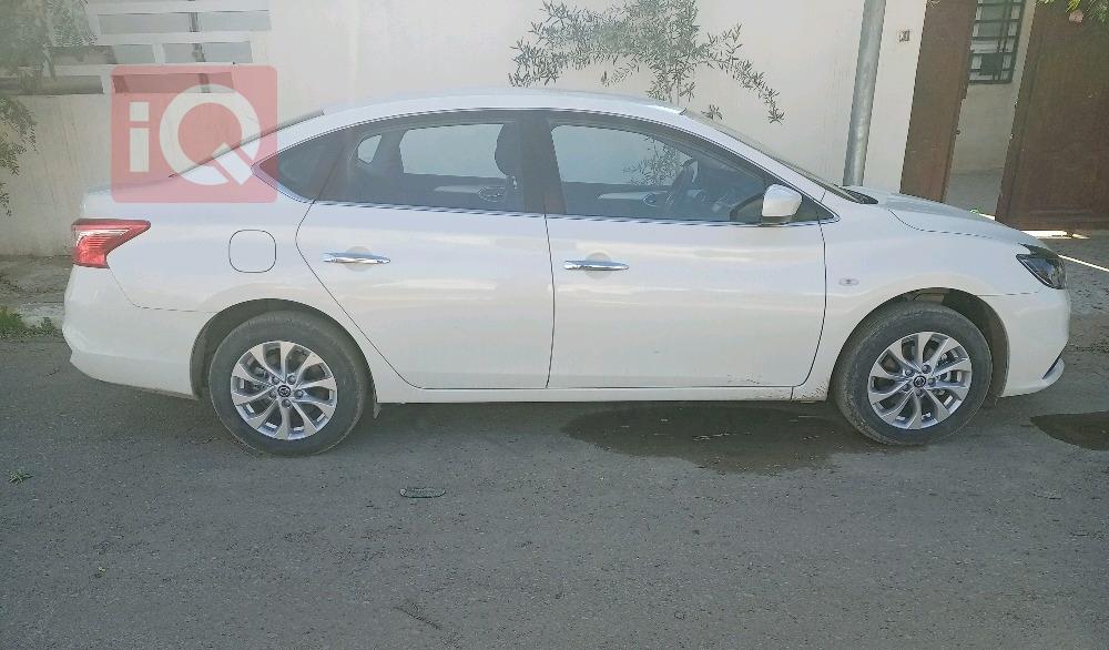 نيسان سيلفي